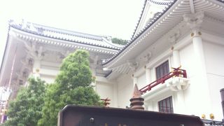 歌舞伎座の横の通りです!!