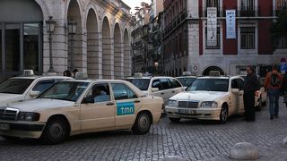 空港から乗る場合は、出発ロビーから！