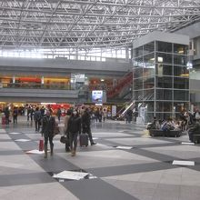 吹き抜けのセンタープラザ