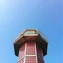 正式名称高松港玉藻防波堤灯台。素敵です！