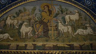 幻想的な青の世界。キリスト教の強さを感じる。