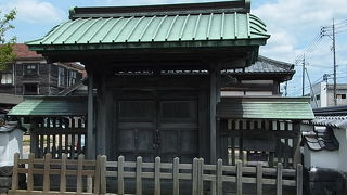 孔子を祀る聖廟の前門