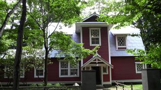 森の中の落ち着いた旧宅