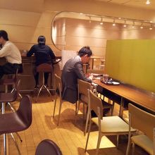 ２階の喫煙席。