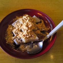 葛餅。お箸じゃなくてスプーンでした（驚！）