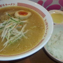 みそラーメンと麦飯