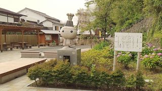 無料の足湯も併設