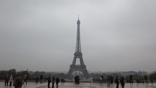 エッフェル塔を眺めるには