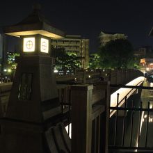 橋の向こうに見えるのが、マルコポーロのお店です。