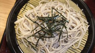 サービスエリアで本格的なそば