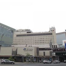 坂の入口から見たＪＲ三ノ宮駅など  (ここまでは順調だが)