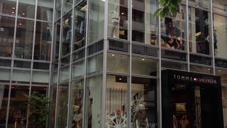 大人デザインなお洋服のお店