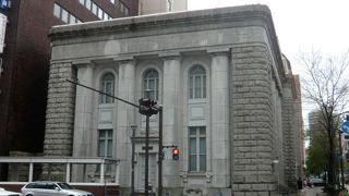 安田銀行のスタンダードなスタイルの建物。現在は芸大の施設です。