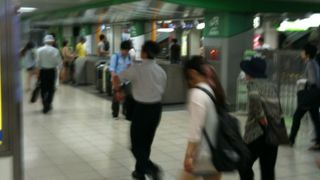 東西口間の移動が大変