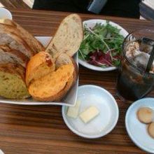 今回はこのパンがついてました。