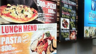 美味しいピザ、牡蠣も美味しいです。