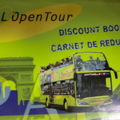 とっても便利で、快適な日本語イヤホンガイド・観光地図付き2階建て観光バス