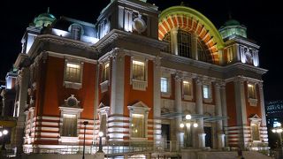 ライトアップも綺麗な公会堂