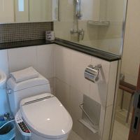 バスルームは２つあり、そのうちの１つはシャワートイレでした。