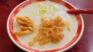 中華粥の朝食