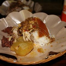 ご飯の量は少なめ、辛さも控えめなのでサクサクッといけます。