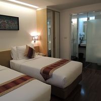 スーペリアルーム　奥がバスルーム