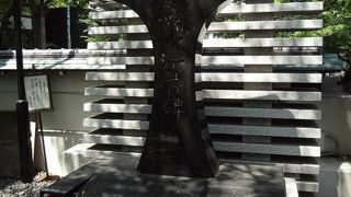 シンボリックな形状です