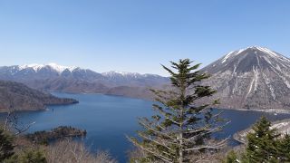 半月山から見下ろす中禅寺湖の景色最高！