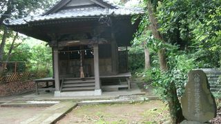 ここ八幡神社。扁額は八幡宮