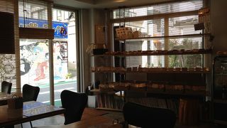 朝からやってるパン屋さんカフェ