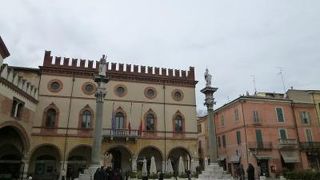 ポポロ広場にある市庁舎は華奢で必見の価値あり♪