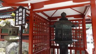 日光二荒山神社・神苑にある青銅製の灯篭