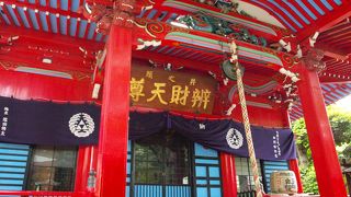 奥には銭洗い場があります