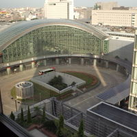 ホテルの部屋から駅方面を撮影したワンショット