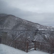 4月２１日の季節外れの雪の時の六方沢橋