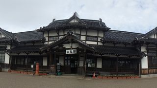 縁結びの神様にお参りしたあと、ここにあるSLに乗って未来へ旅立とう