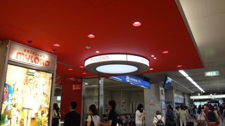 ショッピングに夜には　まさに駅の中のような立地です