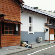 金沢泉野寺町筋、六斗の広見近くに店舗を構える天然醸造酢の醸造販売元