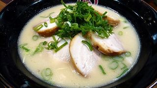 ラーメン、もつ鍋、牛たんが食べれるお店です。