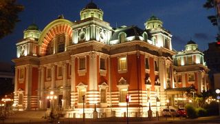 ライトアップも美しい大阪の建築物