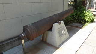 開港広場公園にあります