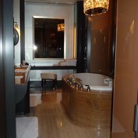 こんなバスルームが2か所あります。