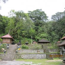 Luhur Pucak Terate Bang寺院