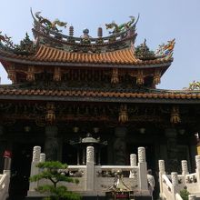 階段をあがった所にある本堂