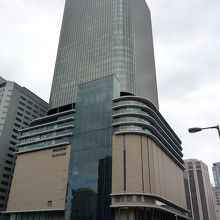 フェスティバルタワーの地下にあります