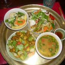 マダムヒエンプレート、メイン