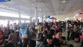 飛行機は格安航空でも空港の設備は問題なし