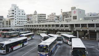 南国のバスターミナル風情