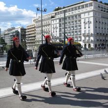 無名戦士の碑の前で行われる衛兵交替式☆