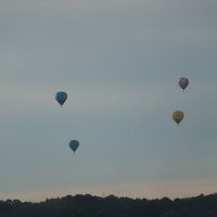 夕方６時頃、熱気球が飛んでいるのが見えました。